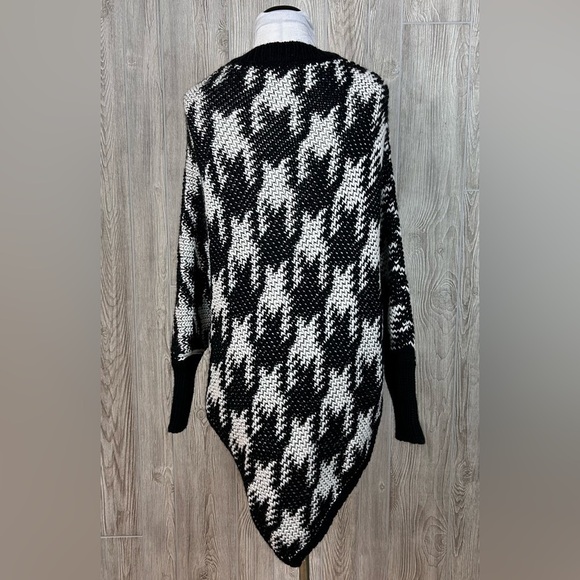 Iperico Made in Italy Wool Blend Houndstooth Poncho Sweater One Size - Picture 4 of 9